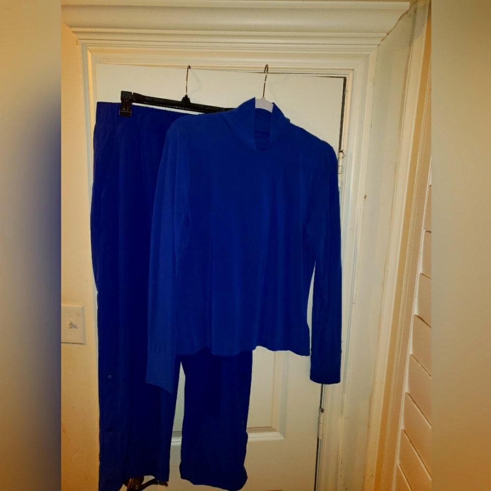 GapFit Snap-Hem Fleece-Lined Sweatpants and GapFit Breathe Turtleneck